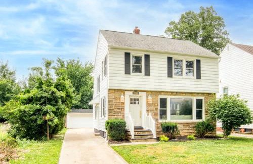 Cleveland Casa | 3BR Gem w 4-Season Room