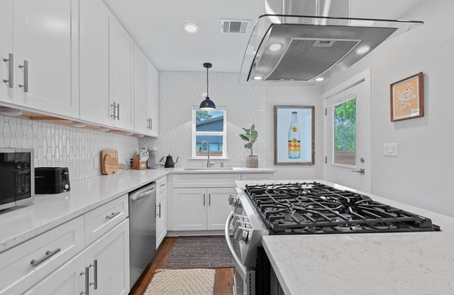 South Manchaca Casa | 3BR Getaway - Pool | Near SOCO and Downtown ATX