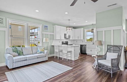 Oak Hammock Casa | 3BR Harkers Island Dream King bed Sound Views