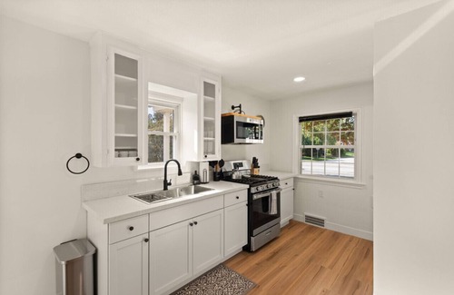Euclid Casa | 3BR Home Bright & Open In Euclid Near Cleveland!