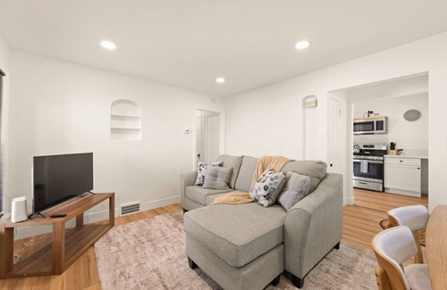 Euclid Casa | 3BR Home Bright & Open In Euclid Near Cleveland!