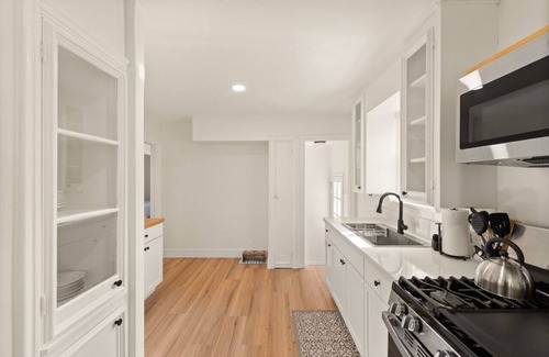 Euclid Casa | 3BR Home Bright & Open In Euclid Near Cleveland!