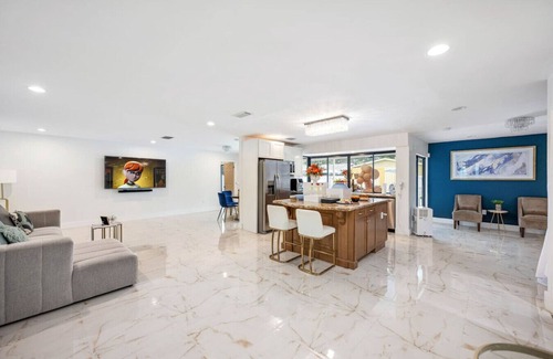Miramar Casa | 3BR Home w/Pool - 10 Mins from Hard Rock Stadium!