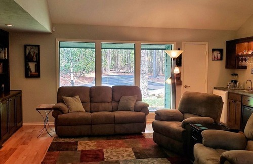 Holly Lake Ranch Casa | Cozy Teal Paradise - 3BR Home w/Private Pool