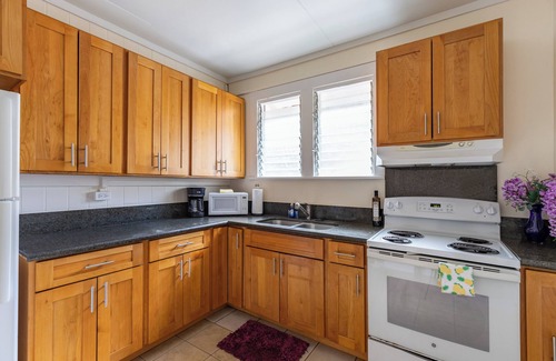 Waikiki Casa | 3BR House Walk to the Beach&Malls FREE Parking!