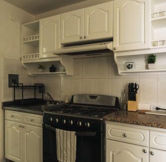 Hipodromo Apartamento | 3BR in Condesa w Balcony, Roma Across St