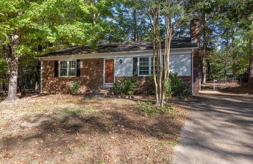 North Raleigh Casa | 3BR Kid Friendly Fenced in Swingset