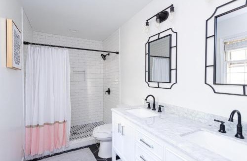 North Raleigh Casa | 3BR Kid Friendly Fenced in Swingset
