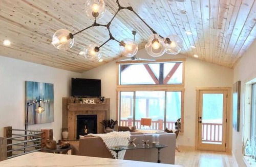 Lead Chalet De Esquí | 3BR Kussy Chalet at Terry Peak with Hot Tub!