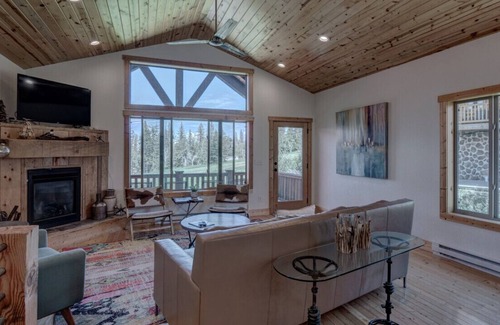 Lead Chalet De Esquí | 3BR Kussy Chalet at Terry Peak with Hot Tub!