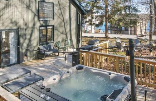 Tobyhanna Casa | 3BR, Lakeview, Hot Tub, Nintendo Switch - Deer Haven Poconos Retreat