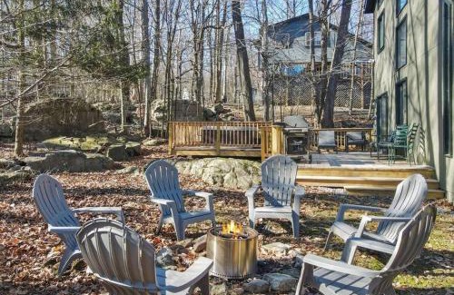 Tobyhanna Casa | 3BR, Lakeview, Hot Tub, Nintendo Switch - Deer Haven Poconos Retreat