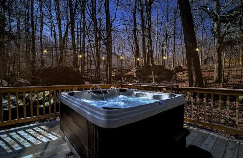 Tobyhanna Casa | 3BR, Lakeview, Hot Tub, Nintendo Switch - Deer Haven Poconos Retreat