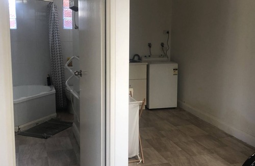 Lindisfarne Casa | 3BR Lindisfarne Townhouse near Cafes, Pub, Parks