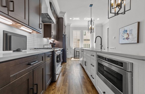 Downtown Casa | Luxury Downtown Townhouse - roof top deck!