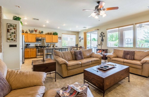 Augusta Ranch Casa | ** NUEVO ** 3BR 'Mesa Haven' con piscina climatizada y spa en el primer lote de golf