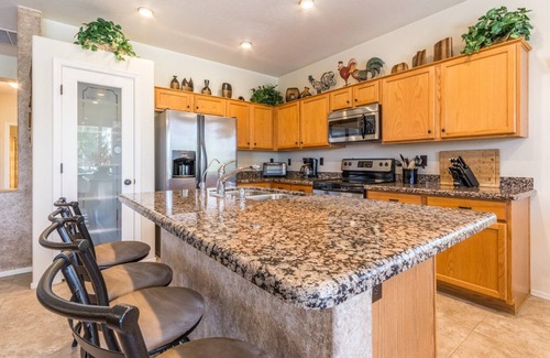 Augusta Ranch Casa | ** NUEVO ** 3BR 'Mesa Haven' con piscina climatizada y spa en el primer lote de golf