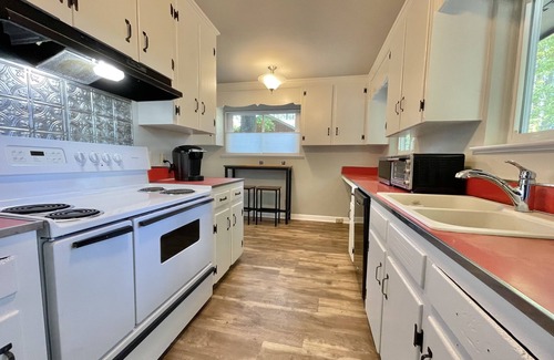 Cary Casa | 3BR Mid-Century Modern in Downtown Cary!