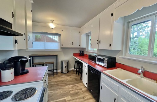 Cary Casa | 3BR Mid-Century Modern in Downtown Cary!