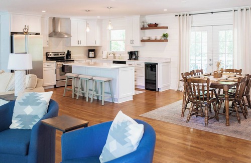 Wilmington Casa | 3BR Midtown Ranch. 15min to Wrighstville & Downtown