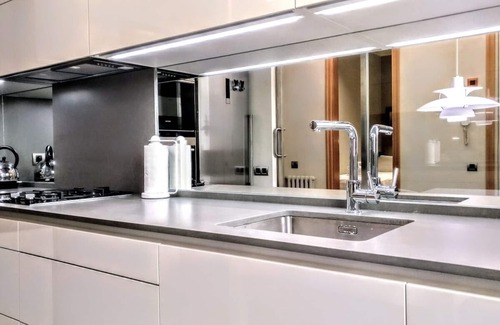 Dreta de l'Eixample Apartamento | 3br Modernist Pg de Gràcia high ceilings - Dandi