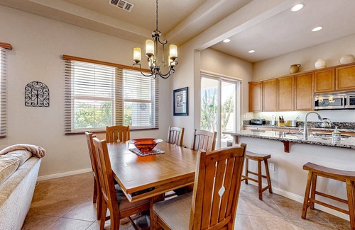 La Quinta Casa | 3BR Mtn Home with pool, hot tub, patio, fireplace, golf, Coachella