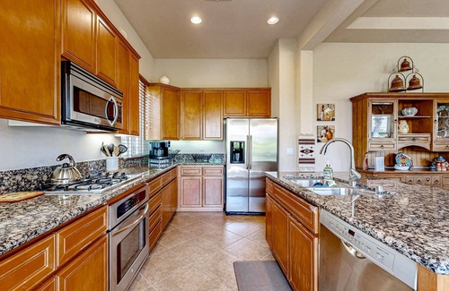 La Quinta Casa | 3BR Mtn Home with pool, hot tub, patio, fireplace, golf, Coachella