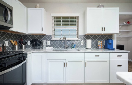 West San Antonio Casa | 3BR Near Lackland AFB Military & ALE Stays W/D