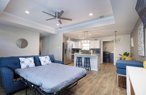 West San Antonio Casa | 3BR Near Lackland AFB Military & ALE Stays W/D