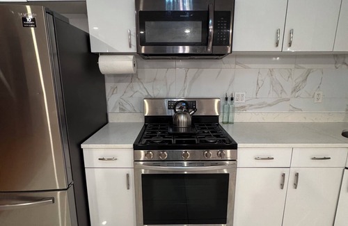 Southeast Yonkers Apartamento | 3BR Near NYC Sleeps 10 Metro North & MTA30min city