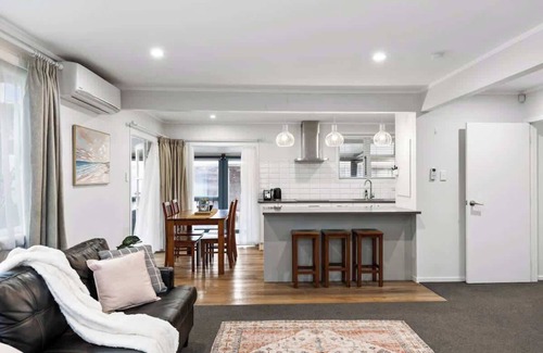 Auckland Casa | 3BR Home with Patio & Parking, Near Tamaki River