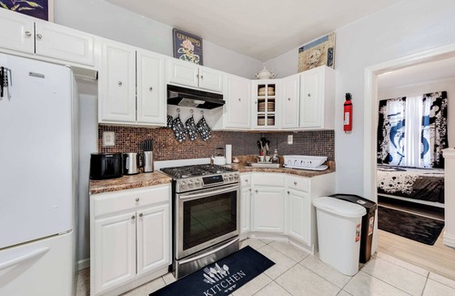 Ampere Apartamento | 3BR Newark duplex near Downtown & Transit