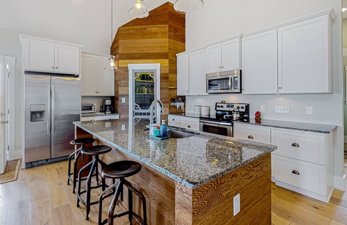 Carova Beach Casa | 3BR ocean-view home with beach access & large deck