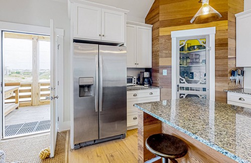 Carova Beach Casa | 3BR ocean-view home with beach access & large deck