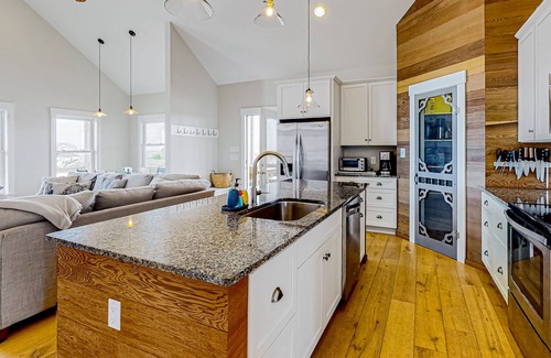 Carova Beach Casa | 3BR ocean-view home with beach access & large deck