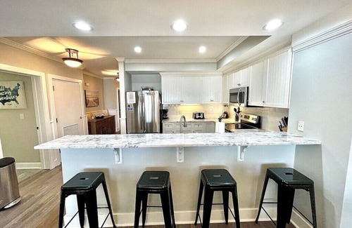 Charleston County Condominio | 3BR Oceanfront Condo | Heart of IOP | Beach Rental