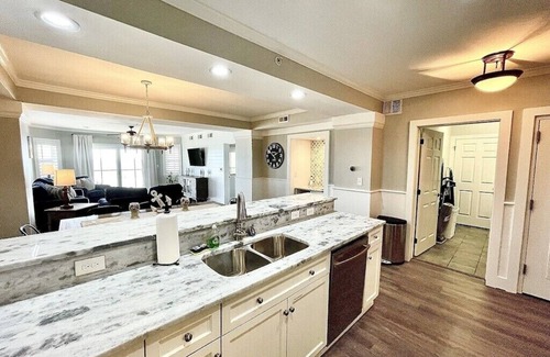 Charleston County Condominio | 3BR Oceanfront Condo | Heart of IOP | Beach Rental