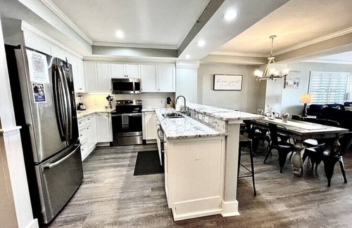 Charleston County Condominio | 3BR Oceanfront Condo | Heart of IOP | Beach Rental