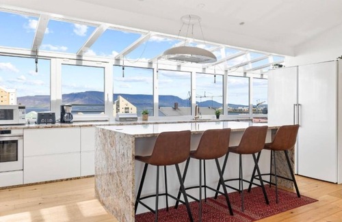 Hliðar Apartamento | 3BR Penthouse with Stunning Mountain, Ocean, & City Views in Reykjavik's