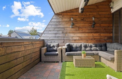 Hliðar Apartamento | 3BR Penthouse with Stunning Mountain, Ocean, & City Views in Reykjavik's