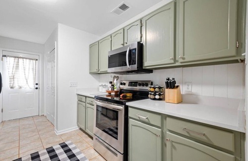 Savannah Casa | 3BR Pet Friendly Sugar Mill Cottage