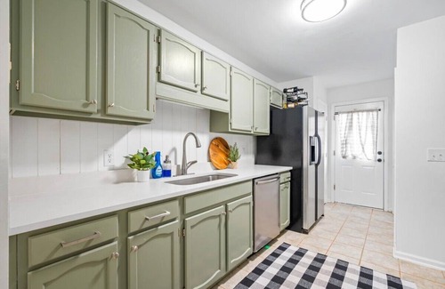 Savannah Casa | 3BR Pet Friendly Sugar Mill Cottage