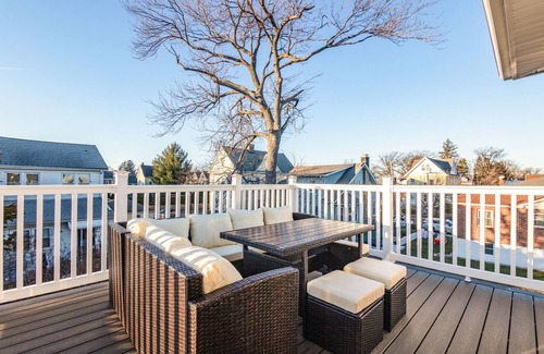 Southeast Yonkers Casa | 3BR Prime Luxury near NYC - Arcade Room