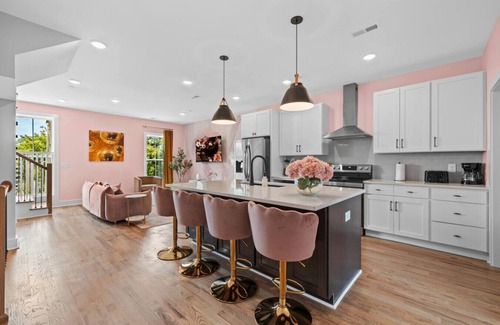 Talbot's Corner Apartamento | 3BR - Sleeps 10 | Makeup Room + Rooftop!