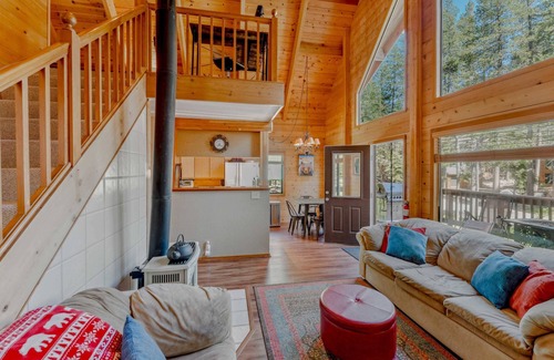 Pla-Vada Woodlands Casa | 3BR Soda Springs Ski & Lake Getaway