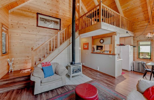 Pla-Vada Woodlands Casa | 3BR Soda Springs Ski & Lake Getaway