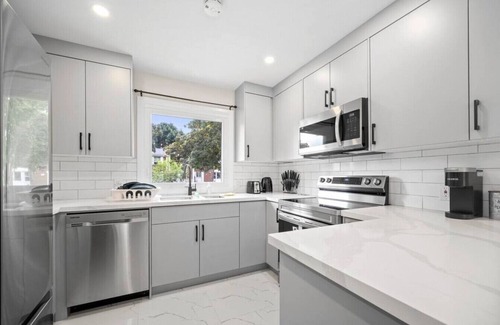 Rosemount Casa | 3BR Spacious and Peaceful Home in Kitchener