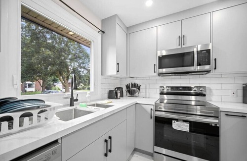 Rosemount Casa | 3BR Spacious and Peaceful Home in Kitchener