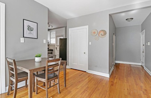 Lake View East Apartamento | 3BR Sunny and Spacious Apartment near Restaurants - Stratford 2S rep