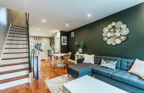 Point Breeze Casa | 3BR Townhouse + Rooftop Views + Arcade + Office Space w/ Extended Monitor!